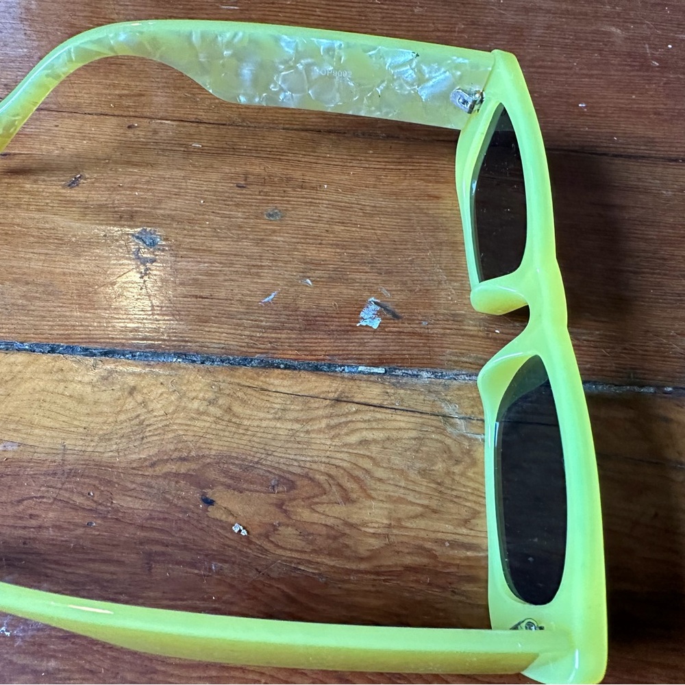Yellow Rectangular Sunglasses - Picture 3 of 4
